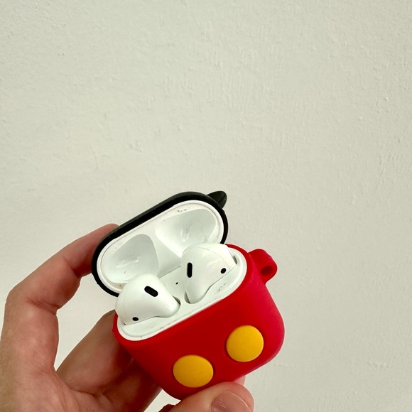 Apple Earbuds with Mickey Mouse case - Picture 1 of 4